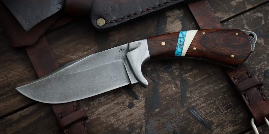 Couteau bowie forgé, manche en bois de fer